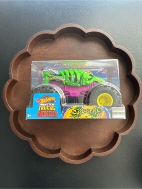 Oversized Hot Wheels Monster Trucks ~ Skeleosaurus
